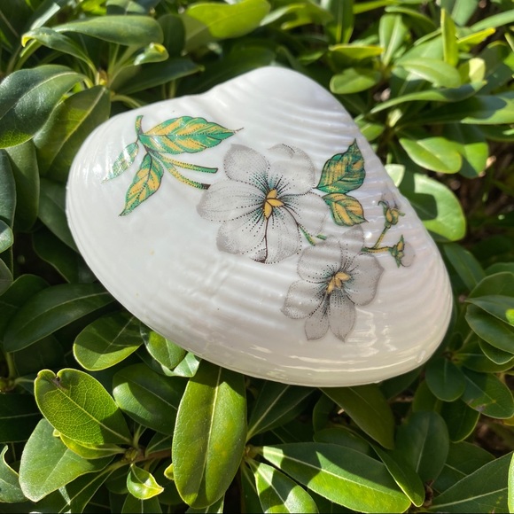 Floral Clam Trinket Box